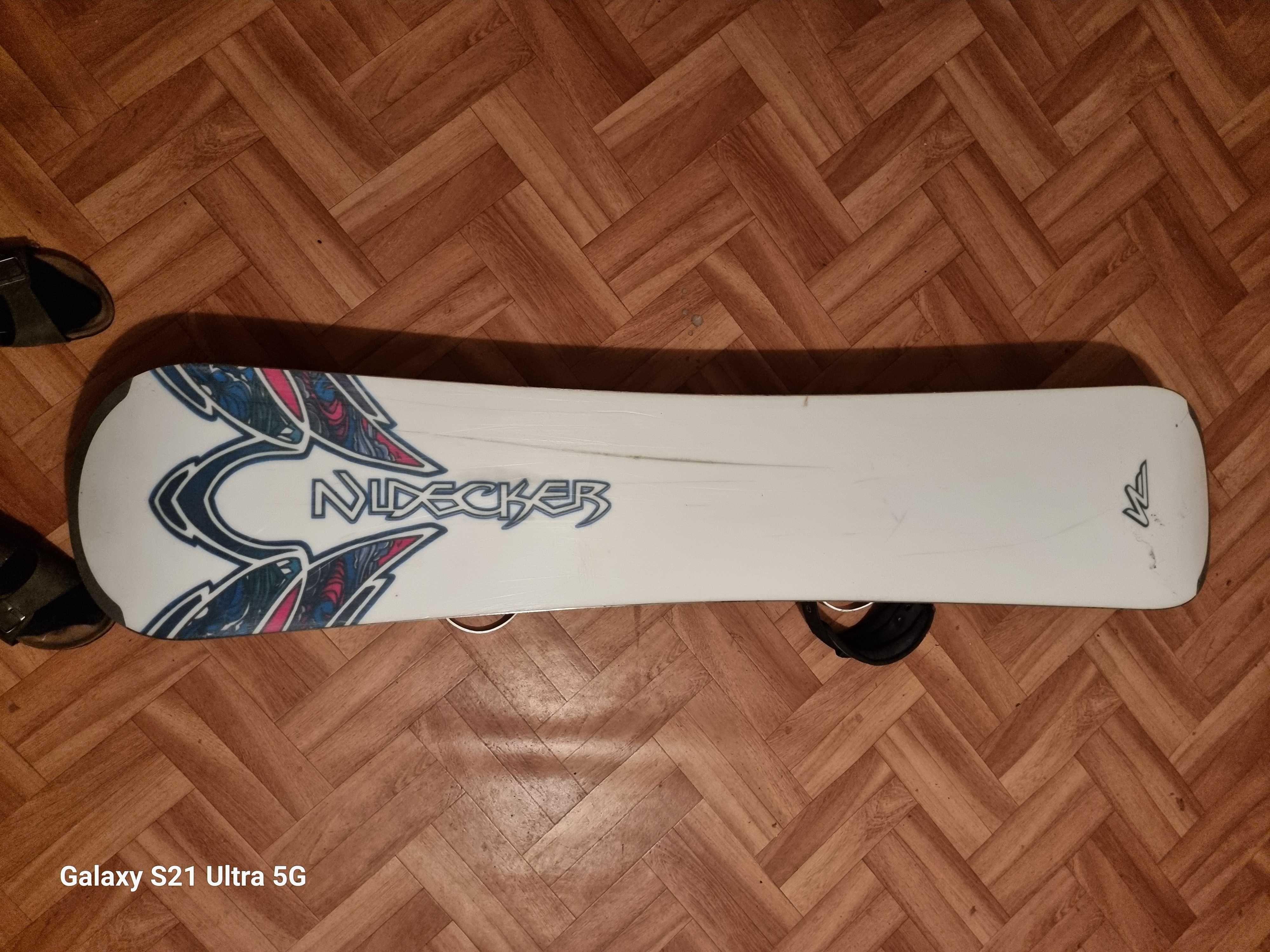 Snowboard 157cm z wiązaniami i butami