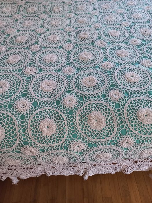 Colcha de croché  branca .Casal. em bom estado.Vintage