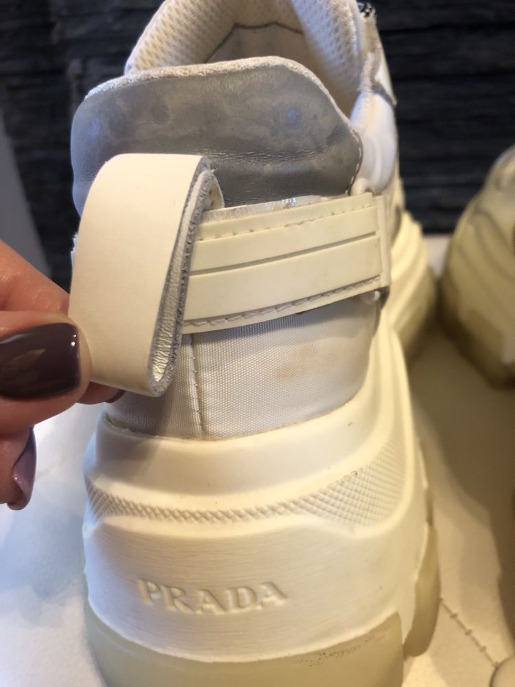 Prada białe sneakersy