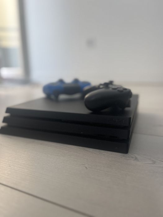 PS4 PRO 1TB COMO NOVA!