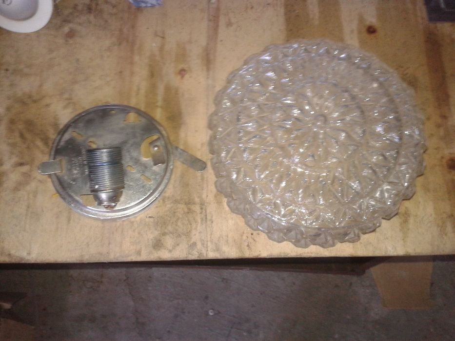 lampa z kloszem szklanym