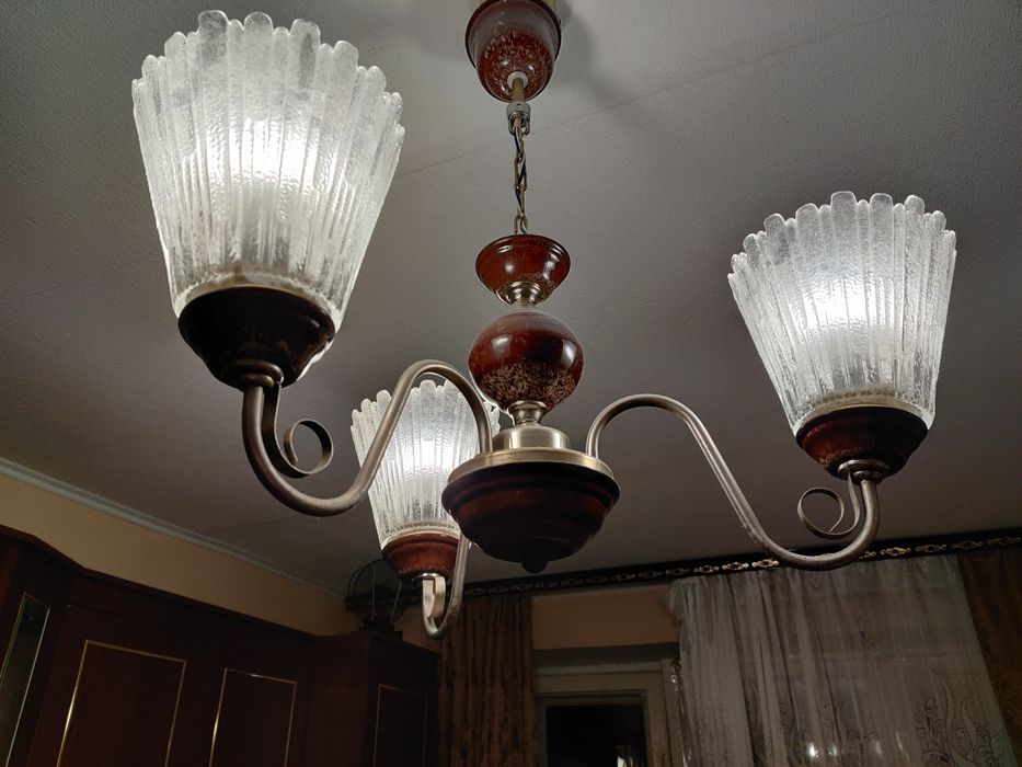 Продам люстру в гостінну