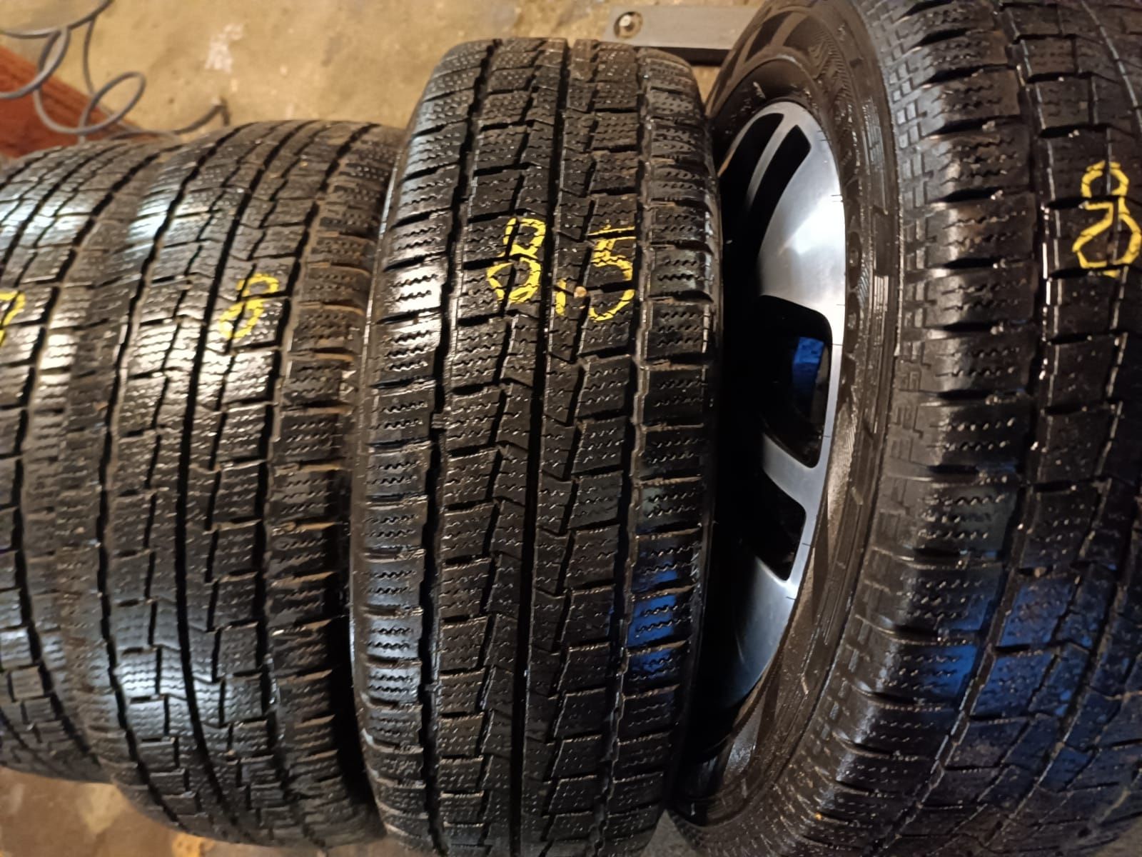 Opony zimowe 215/60/17C Hankook 2018 rok bieżnik 8,5mm-8mm Wzmacniane