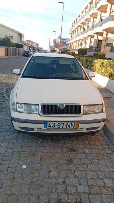 Scoda  75642 quilômetros, gasóleo, bem estimado.900 negociável