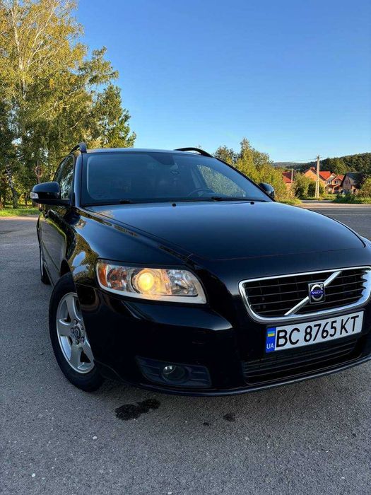 Продам Volvo v50 2009рік 1.6d 110 к.с.