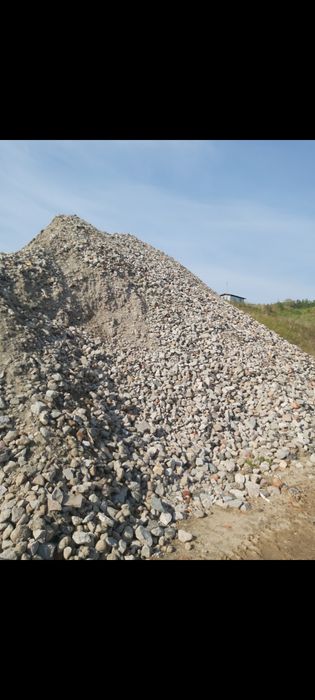 Kruszywo , żwir,  piach , ziemia ogrodowa , tłuczeń betonowy , piasek
