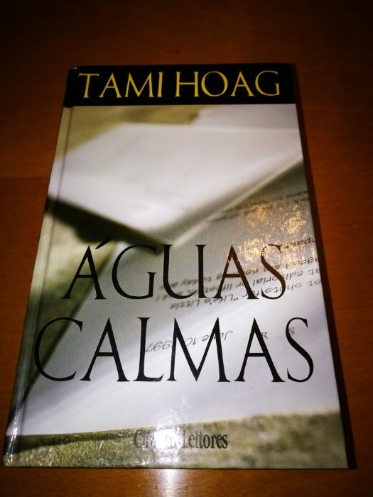 Livro Águas Calmas - Tami Hoag