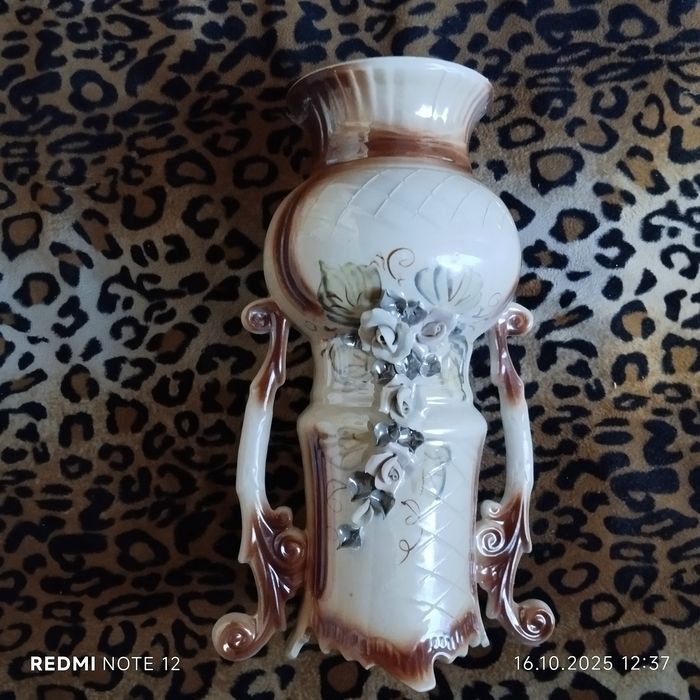 Ваза керамическая.