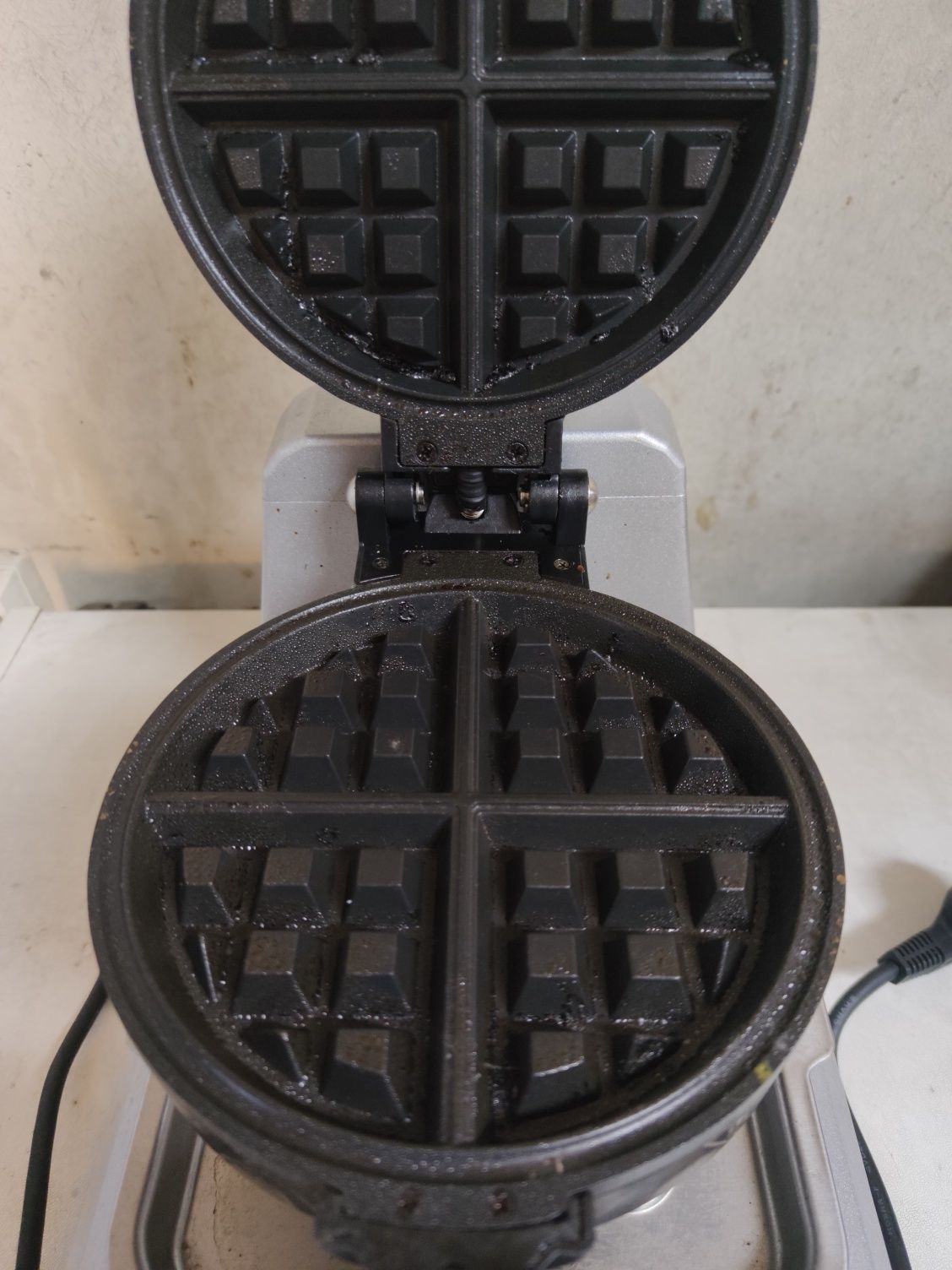 Máquina de waffles giratória