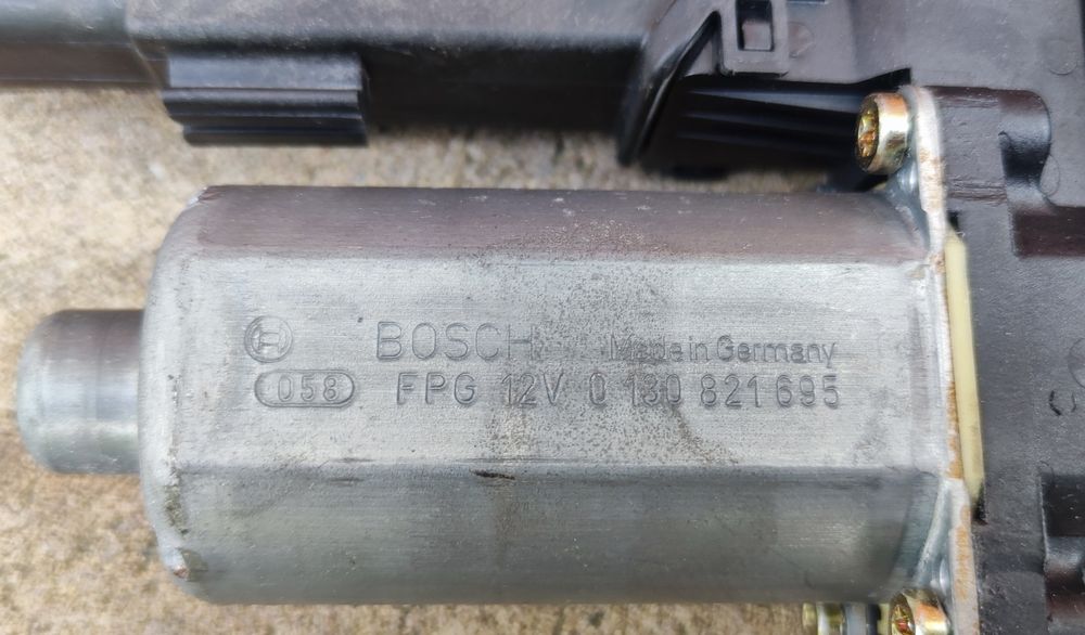 Silniczek podnośnika szyby VW Passat B5 FL 3B4.837.751