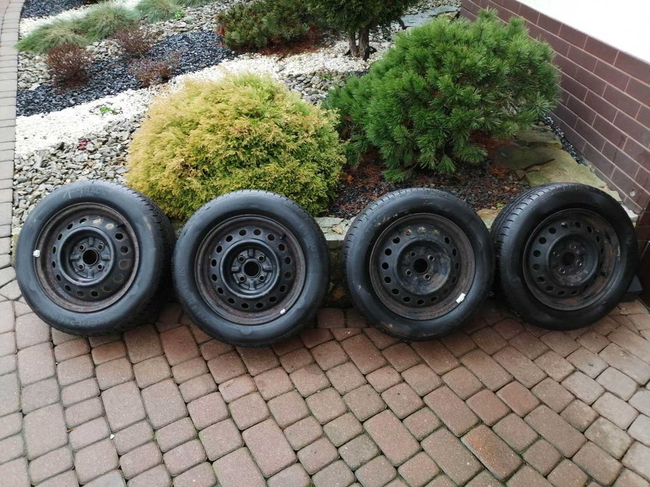 Felgi stalowe 4x100 z oponami VREDESTEIN 175/65r14 TOYOTA YARIS