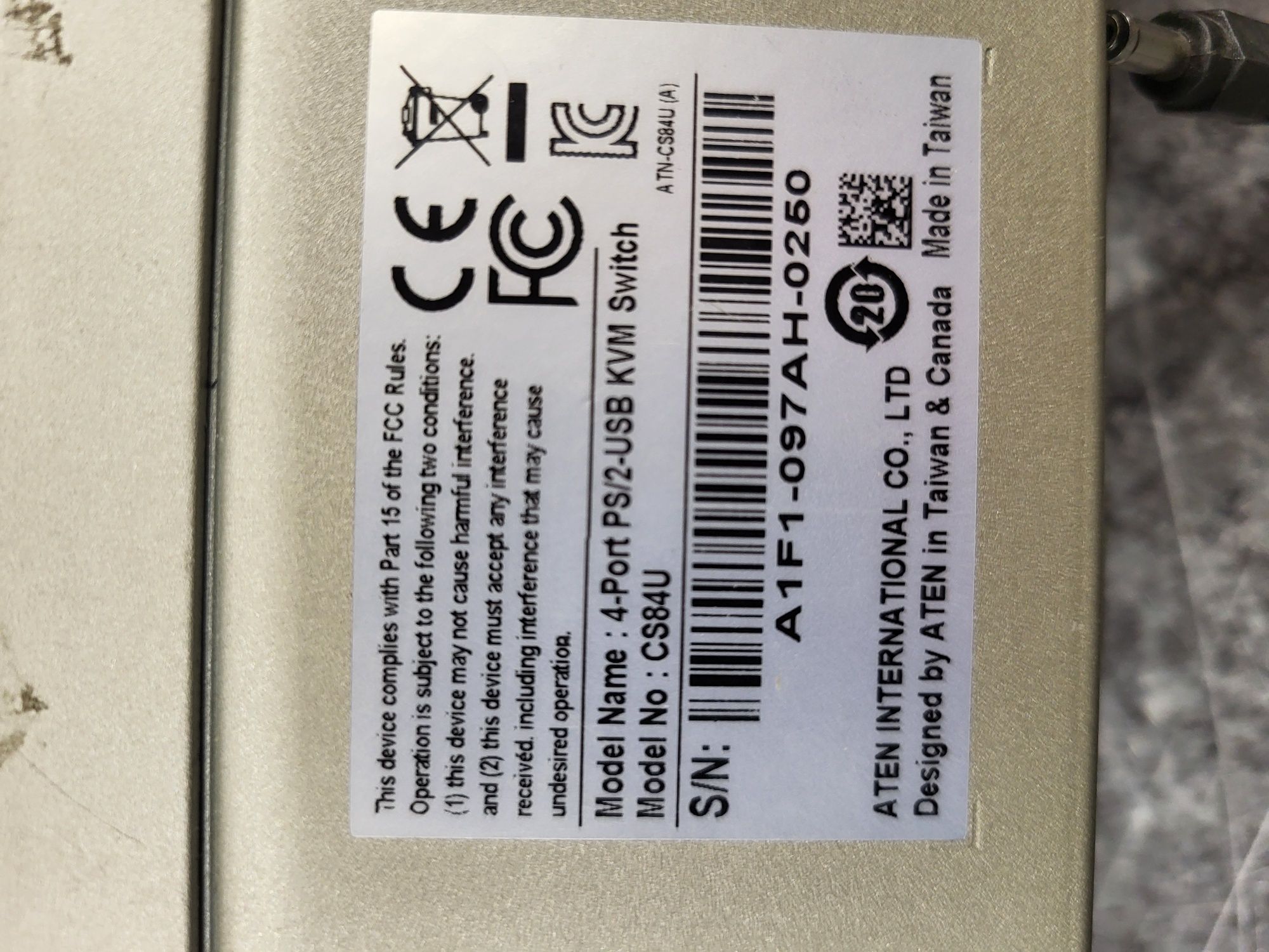Przełącznik KVM ATEN CS84U 4-portowy PS/2-USB - UŻYWANY