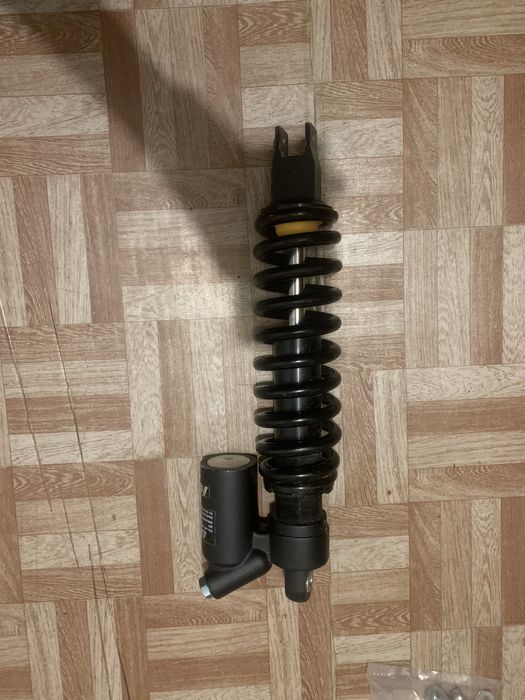 Продам аморт на кові адванс 250