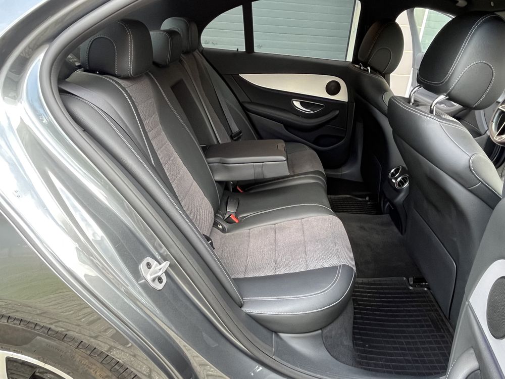 Mercedes-Benz E220d Advantgarde NACIONAL (Só 40.000 KM!)
