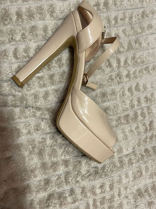 Босоножки летние