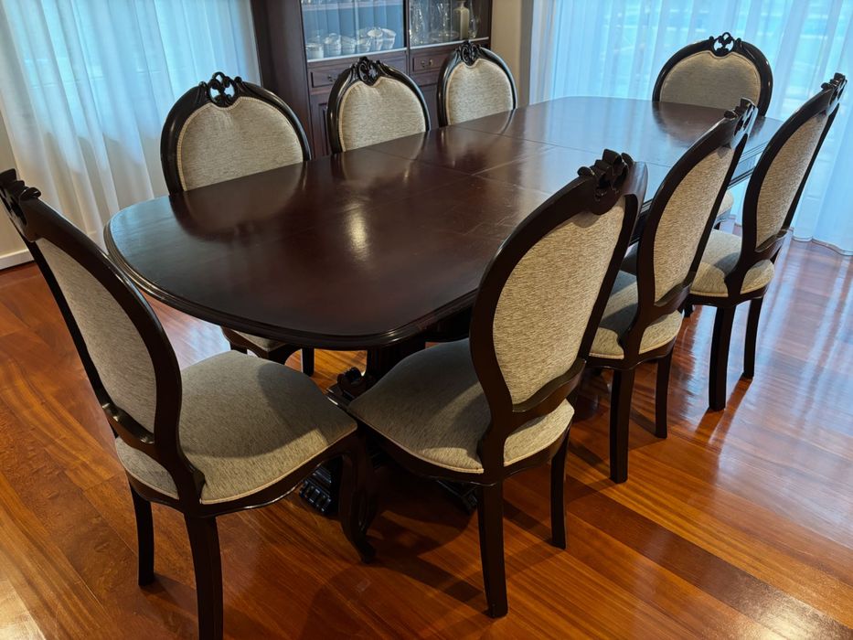 Mesa e cadeiras madeira maciça
