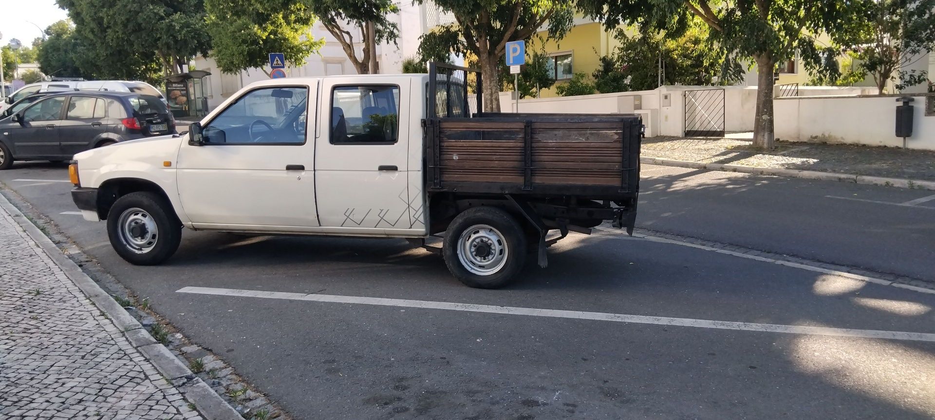 Vendo ou troco carrinha de 6 lugares
