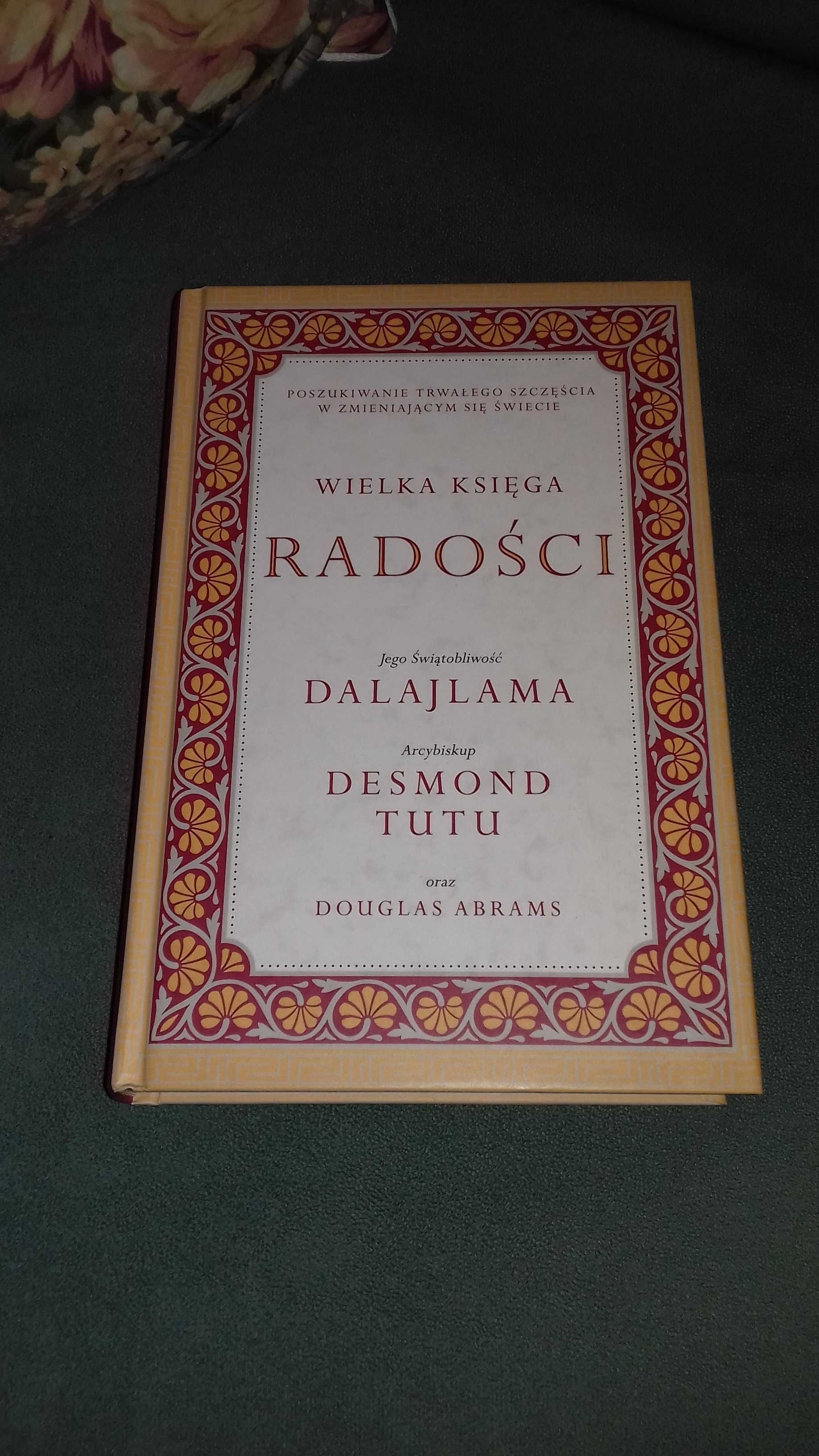 Wielka księga radości Dalajlama, Desmond Tutu