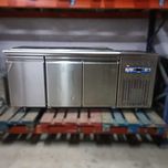 Bancada refrigerada Diamond com 3 portas e zona superior