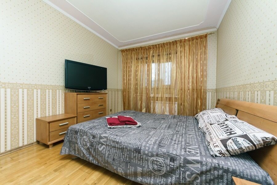 Посуточно  квартира Оболонский пр-кт 36Д м. героев днепра