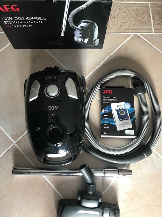 Aspirador AEG com saco