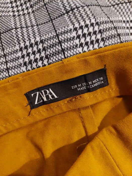 Ciepła z jesienna mini w modnym kolorze