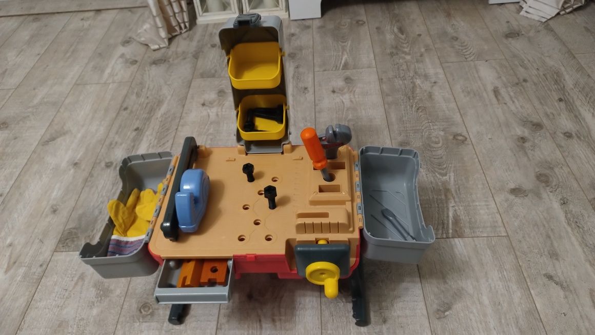 Sprzedam skrzynkę z narzędziami Fisher Price