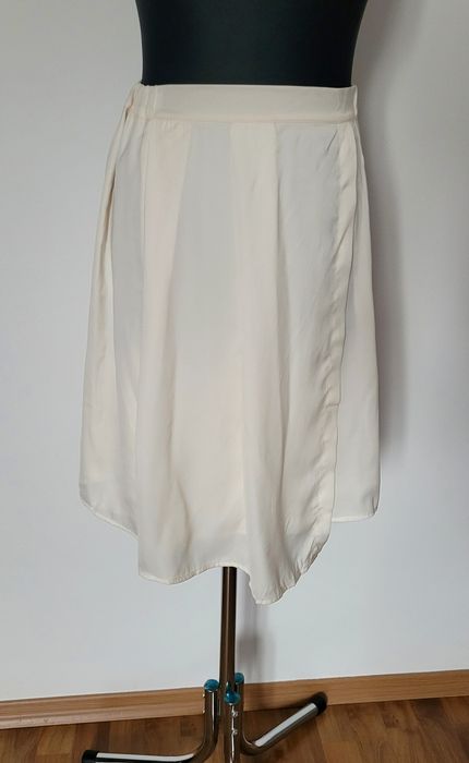 Wyprzedaż Nowa piękna kremowa spódnica damska z zakładką rozm. 42