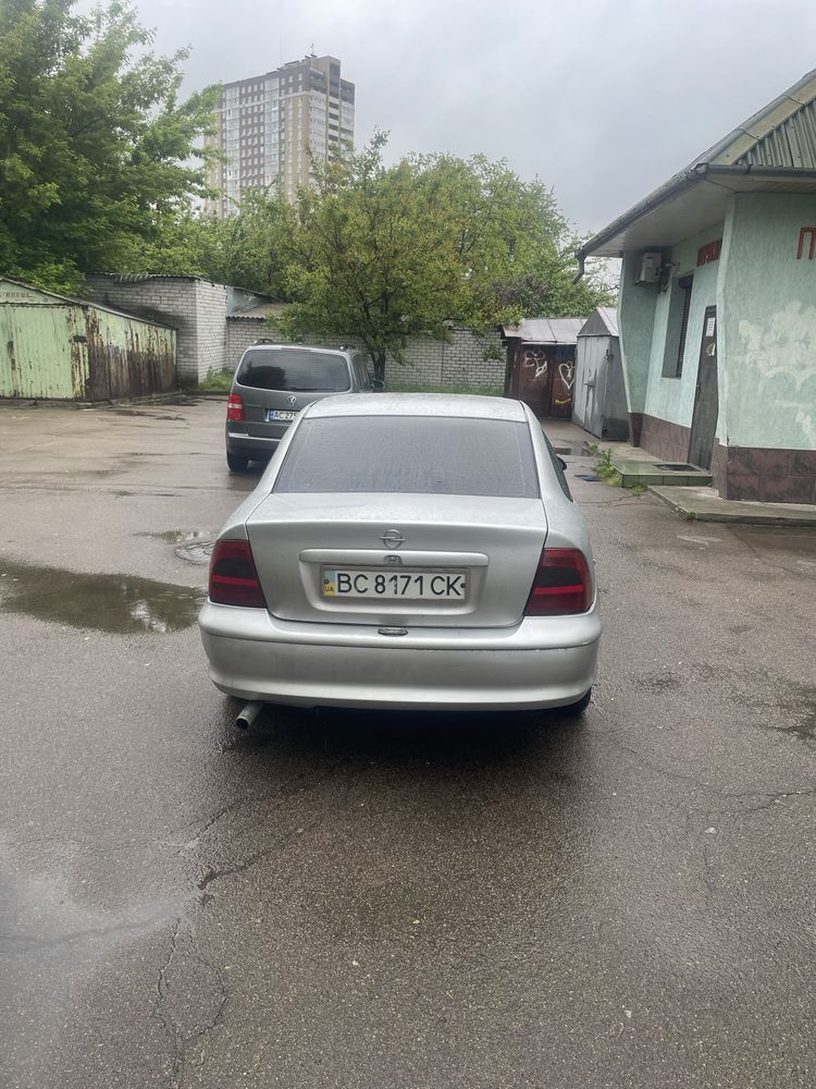 Продам опеля вектру б