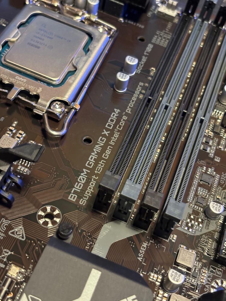 I7 13700F + MSI B760M + 32 GB RAM