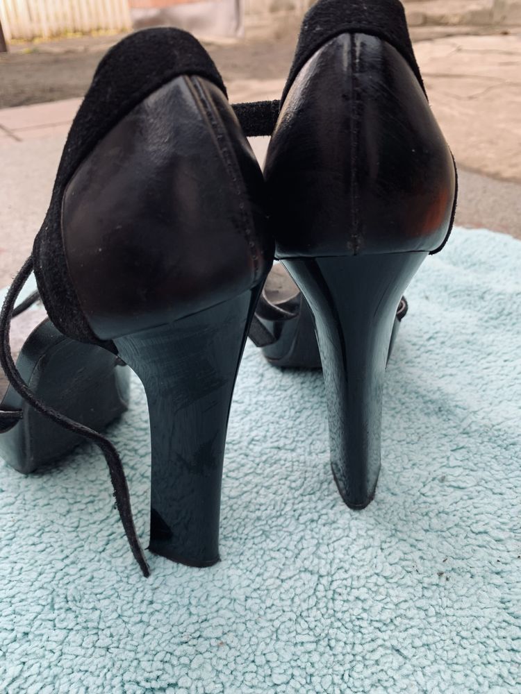 Жіноче взуття 39/40 розмір кросівки , босоніжки, зимні сапожкі