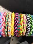 Pulseiras personalizadas de elásticos