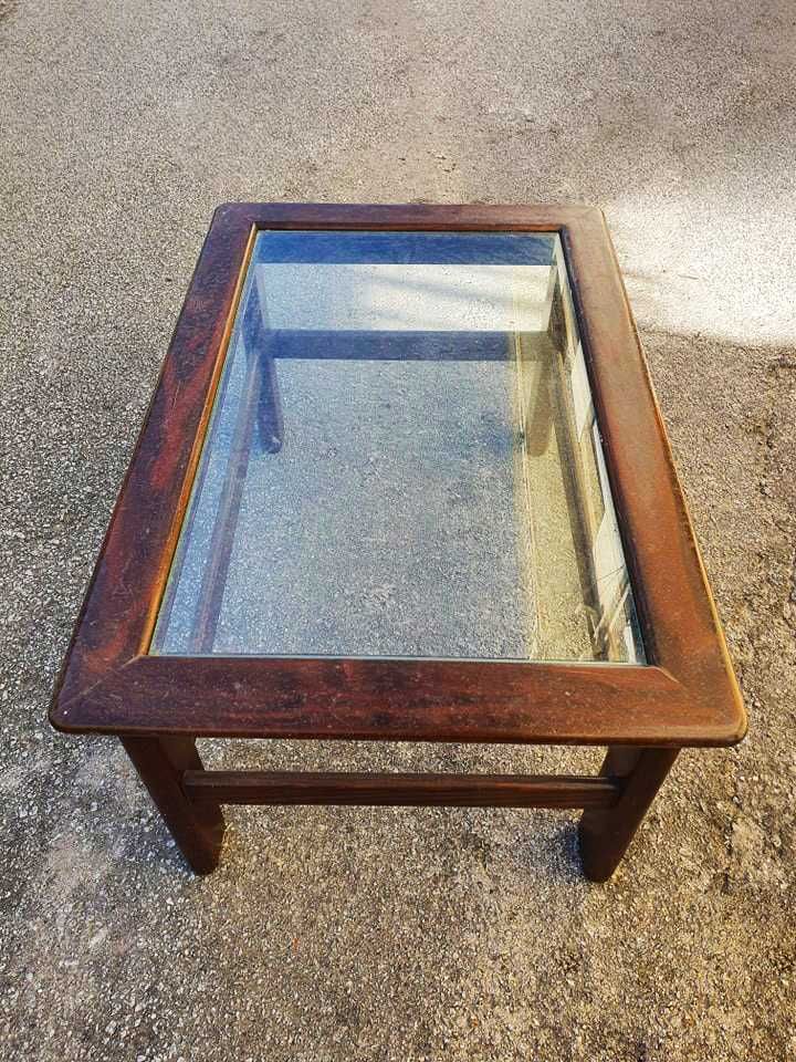 Mesa em Madeira Maciça com Tampo de Vidro