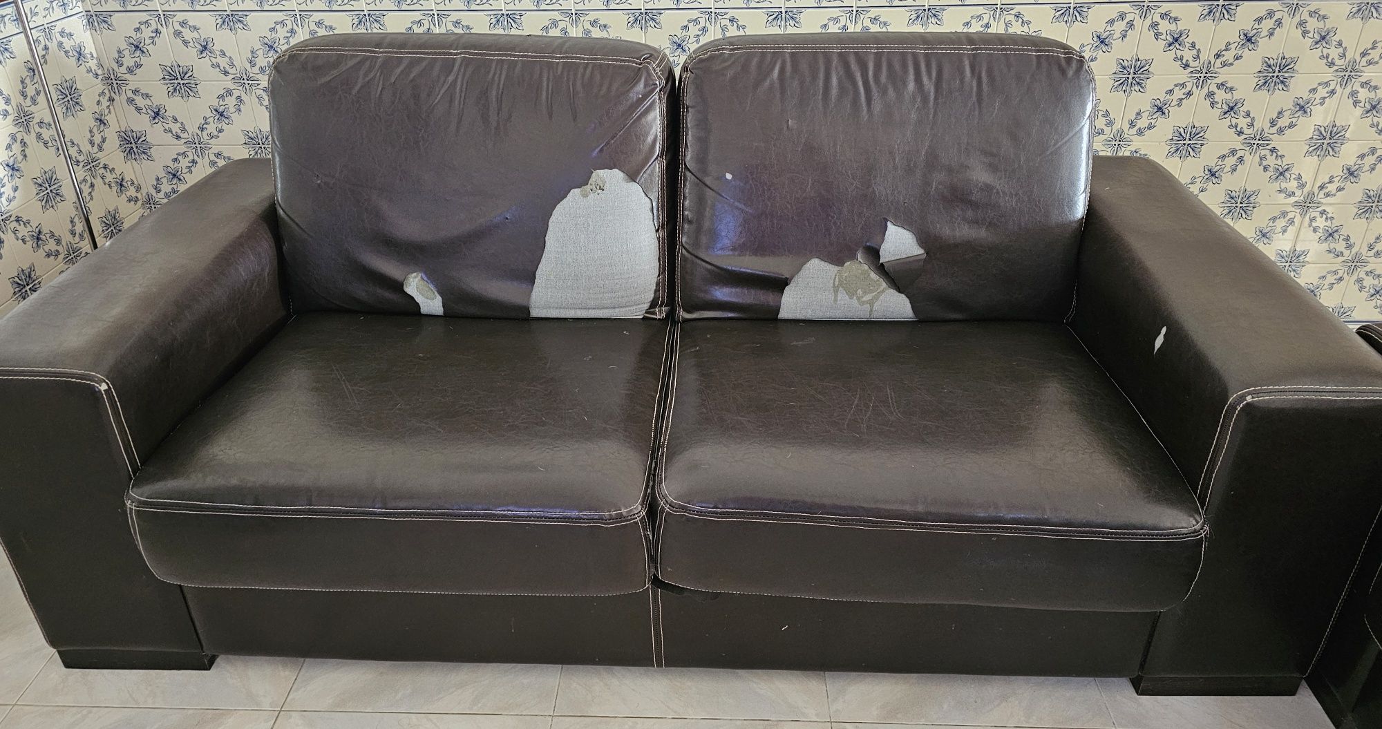 Conjunto de 2 sofás de 3 e 2 lugares usados