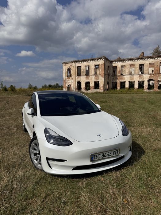 Оренда Tesla Model 3 2022 Long Range