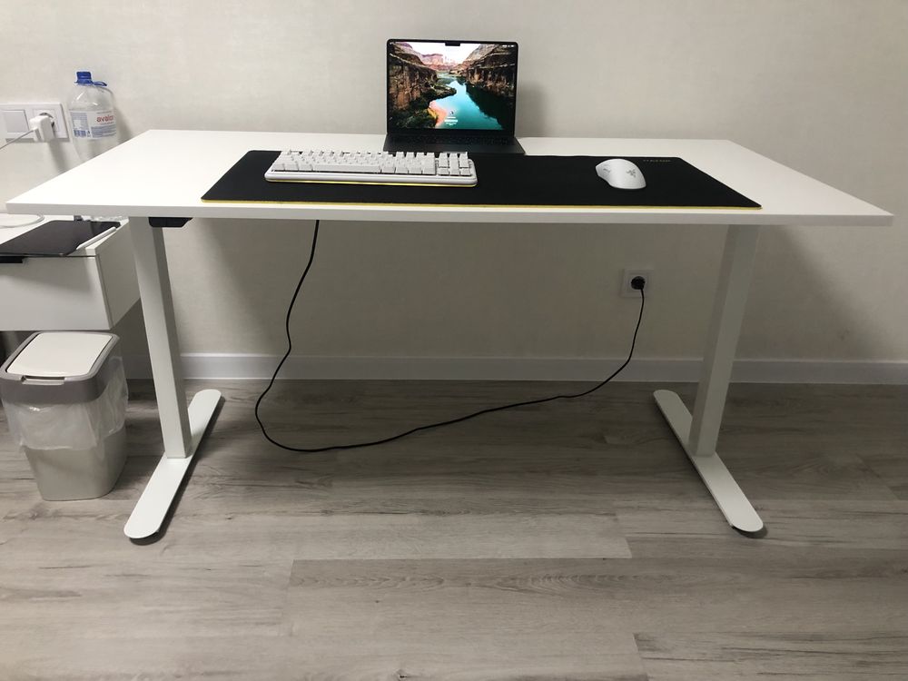 Стіл з регулюванням висоти SVANEKE 70x140см білий