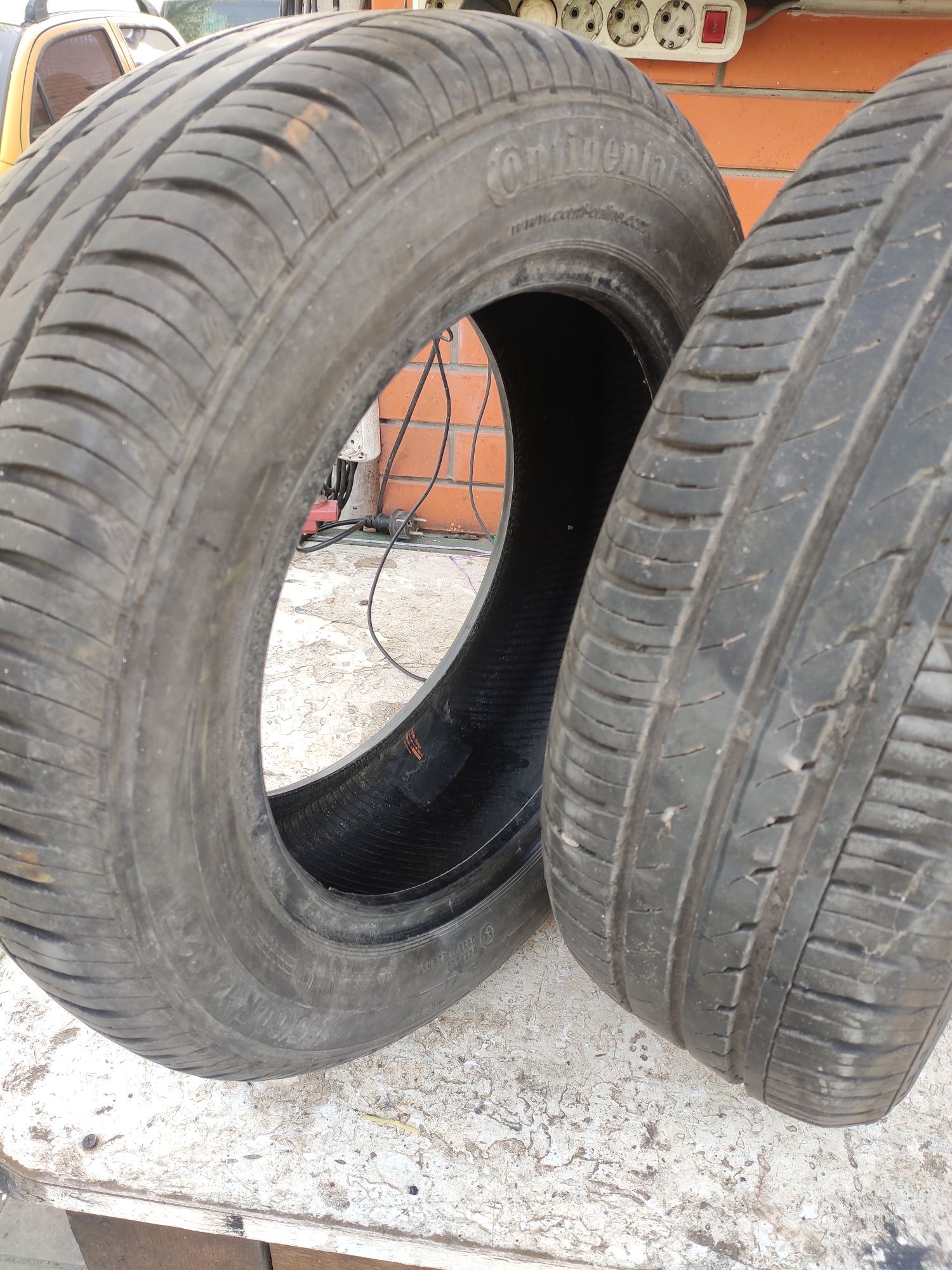 Резина летняя б/у континенталь 185/60 R14