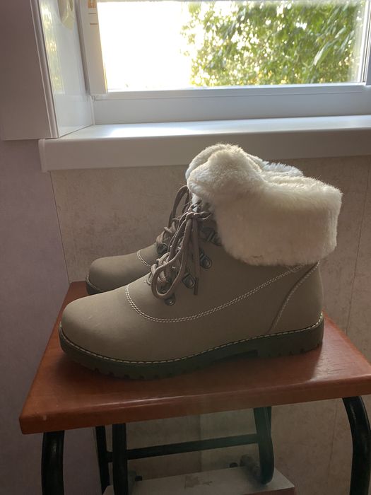 Продам зимние ботинки