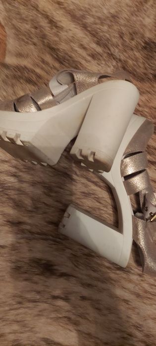 Sandálias super confortáveis