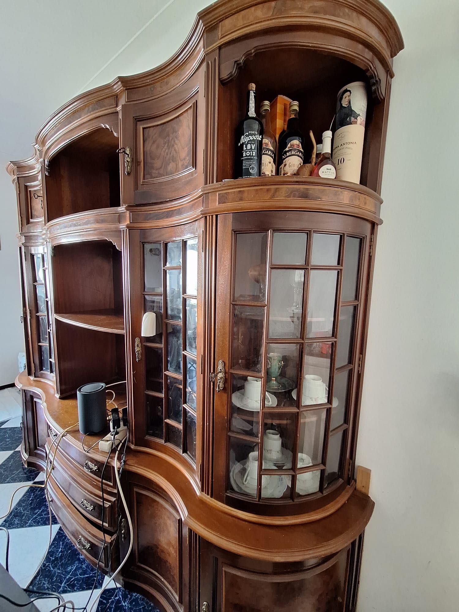 Móvel de sala alto