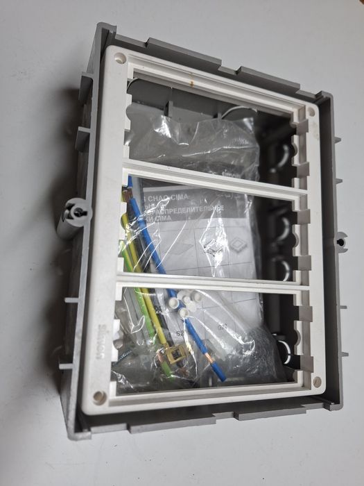 Puszka montażowa elektryczna podłogowa Simon SF370/14