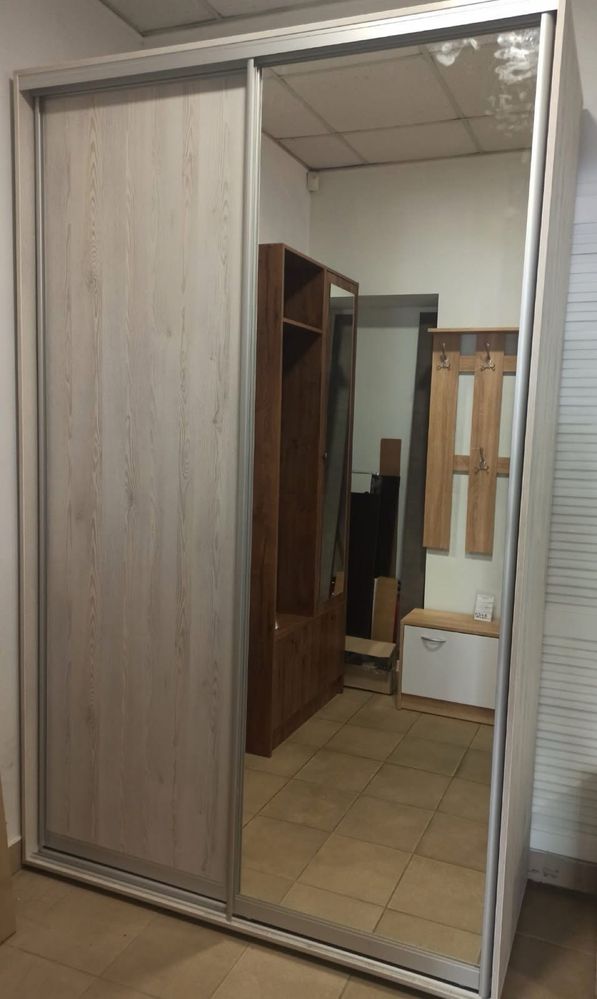 Прихожі,шафи-купе,ліжка,матраци,дивани,