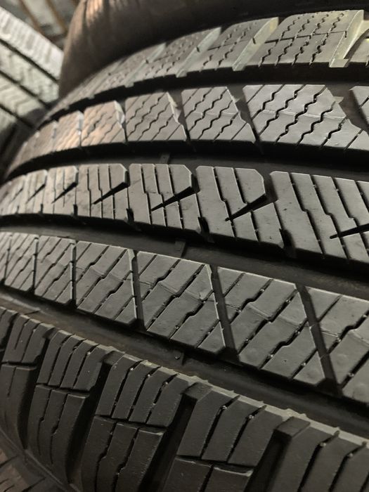 Шини б/у всесезонные  235/40 18 Vredstein Q PRO