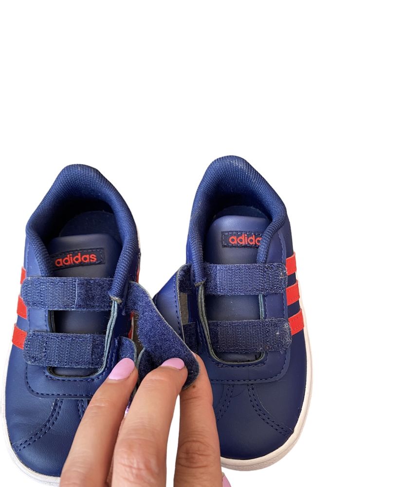 Adidas sneakersy tenisówki 3-4 latka rozmiar 24 skóra naturalna