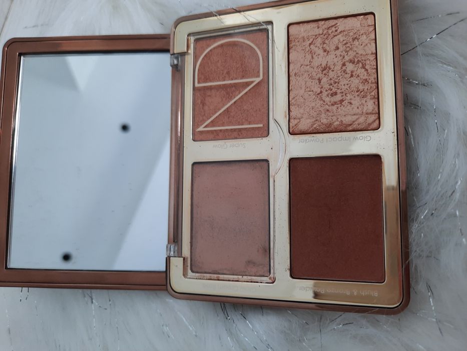 Natasha Denona Tan Bronze Paleta bronzerów  i rozświetlaczy