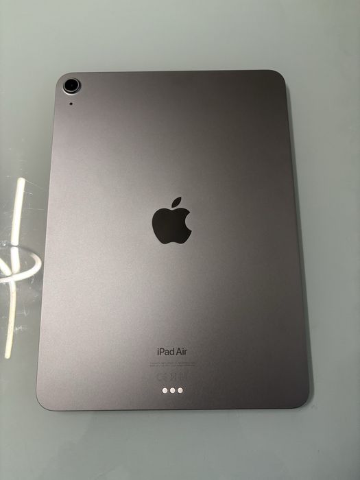 iPad Air 5ª Geração + Teclado Logitech Combo Touch