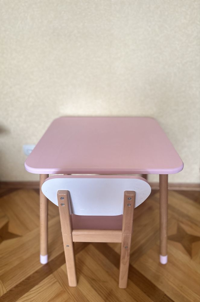 Дитячі стіл та стільчик