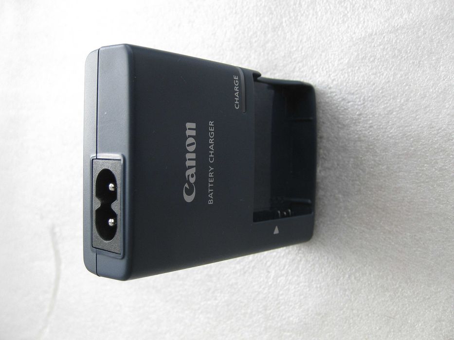 Зарядное устройство фотоаппарата Canon .