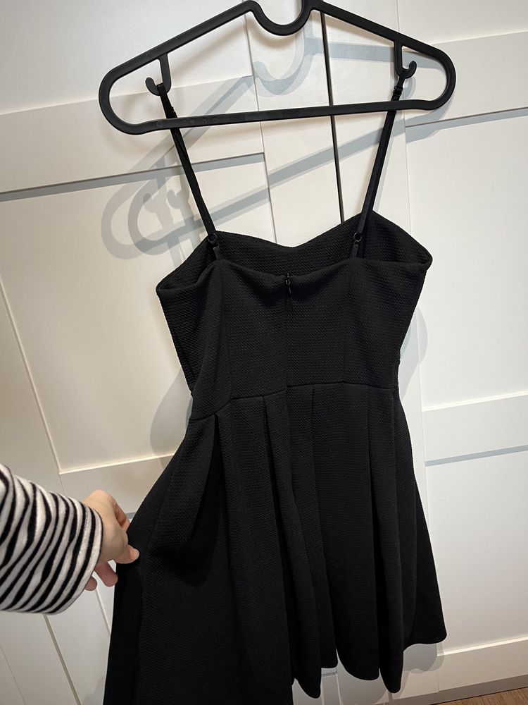 Czarna sukienka rozmiar XS