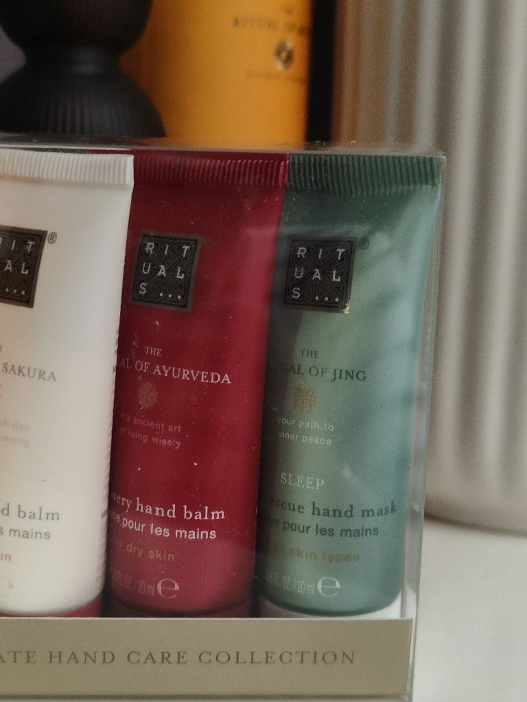 Handcare set. Mehr, sakura, jing i ayurveda. Rituals